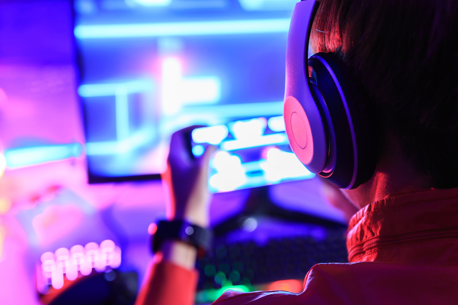 a person betting on a esport